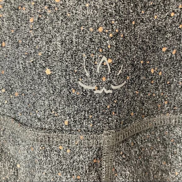 Beyond Yoga Alloy Ombre Leggings size XS NEW Metallic Grey Gold High-Rise - Picture 4 of 11